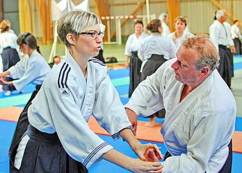 Un sensei du TaÎkido et de l'aïkido traditionnel à Annecy Isabelle Carlier sensei